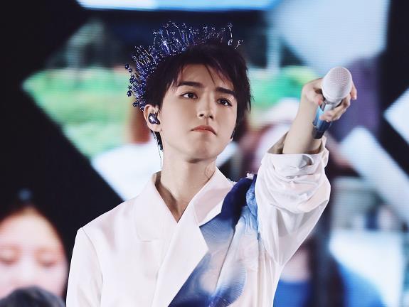 王源的画图片大全,青春色彩下的艺术世界