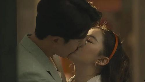 吻戏和床戏的剧,禁忌之吻与激情一夜的剧情揭秘