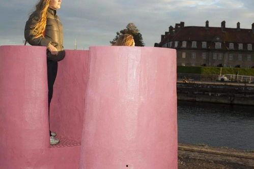 女性露天小便图片大全,女性生活现状的缩影